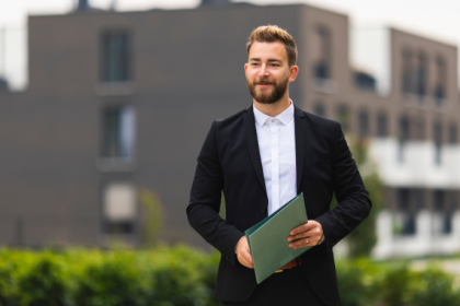 Fernando Bruno Crestani orienta sobre as vantagens de comprar ou alugar imóveis, considerando o custo-benefício.