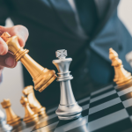 A paciência estratégica, defendida por Alfredo Moreira Filho, mostra que líderes que sabem esperar tomam decisões mais inteligentes e sustentáveis.