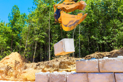 O transporte e o manuseio corretos de blocos são decisivos para reduzir quebras e perdas no canteiro, como orienta Valderci Malagosini Machado.
