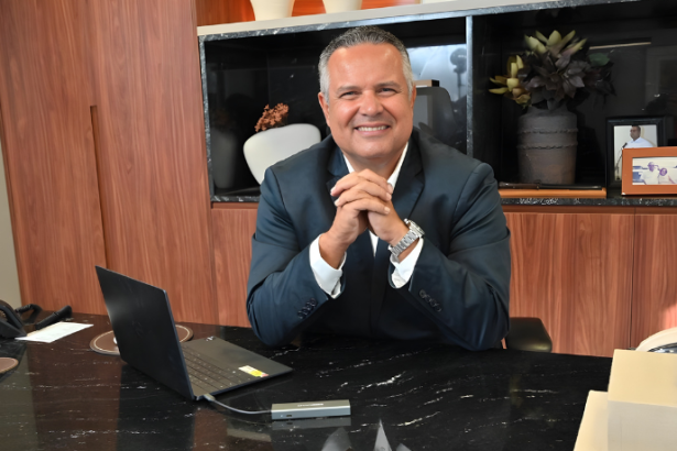 Elmar Juan Passos Varjão Bomfim